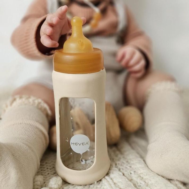 Tåteflaske 250 ml Sand - Glass & Naturgummi | Hevea